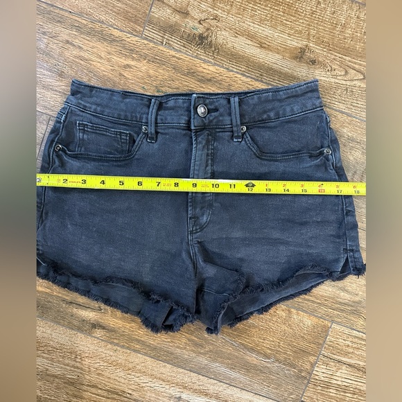 Good American Jeans Cut Offs 4/27 Faded Black, Classic Black Shorts 3” inseam - Picture 8 of 11